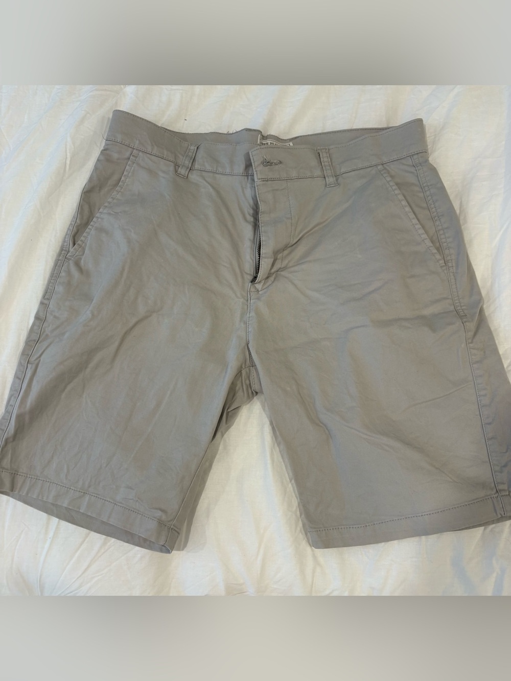 Men’s gray shorts 30W